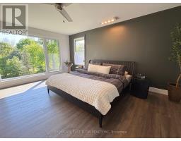 26 LAWRENCE CRESCENT - 20