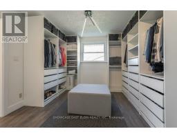 26 LAWRENCE CRESCENT - 23