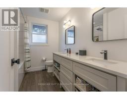 26 LAWRENCE CRESCENT - 26