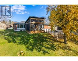 26 LAWRENCE CRESCENT - 38