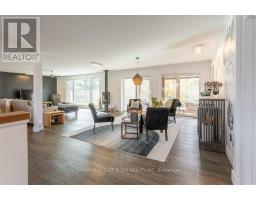 26 LAWRENCE CRESCENT - 4
