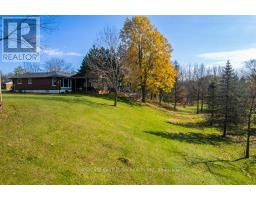26 LAWRENCE CRESCENT - 40