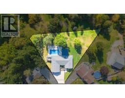 26 LAWRENCE CRESCENT - 42