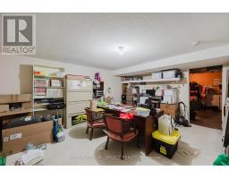 11 - 151 MARTINET AVENUE - 17