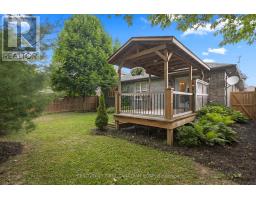 18 TRILLIUM CRESCENT - 36