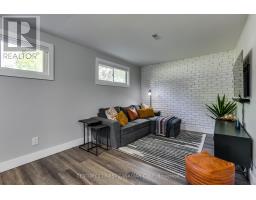 46 PAWNEE CRESCENT - 32