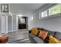 46 PAWNEE CRESCENT - 34