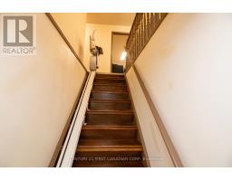 39 ADRIANS WAY - 31
