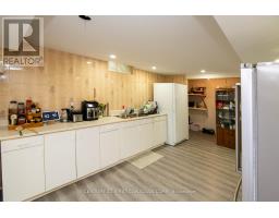 39 ADRIANS WAY - 33