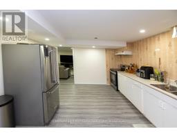 39 ADRIANS WAY - 34