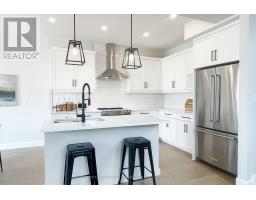 33 - 414 OLD WONDERLAND ROAD - 17