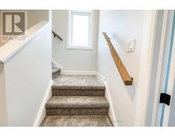 33 - 414 OLD WONDERLAND ROAD - 41