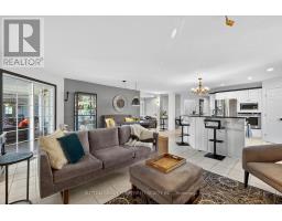31 HILLVIEW DRIVE - 15