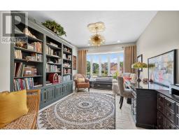 31 HILLVIEW DRIVE - 25
