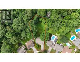 7 ROBINWOOD CRESCENT - 1