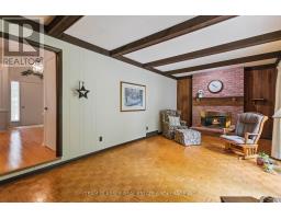 7 ROBINWOOD CRESCENT - 18
