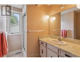7 ROBINWOOD CRESCENT - 34