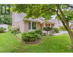 7 ROBINWOOD CRESCENT - 48