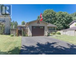 9 COTTONWOOD CRESCENT SW - 2