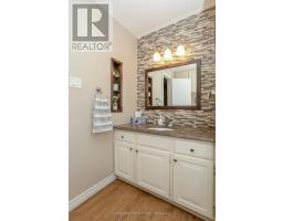 9 COTTONWOOD CRESCENT SW - 31