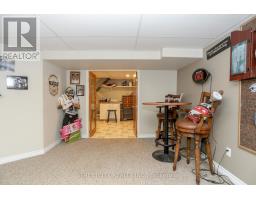 9 COTTONWOOD CRESCENT SW - 34