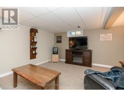 9 COTTONWOOD CRESCENT SW - 35