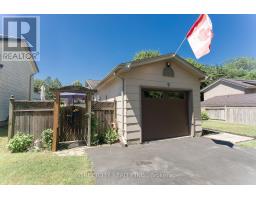 9 COTTONWOOD CRESCENT SW - 43