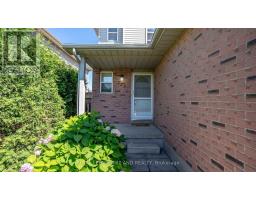 223 SIMPSON CRESCENT - 4