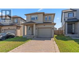 1824 FOXRIDGE CRESCENT - 2