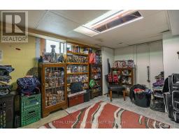 983 ORMSBY STREET - 27