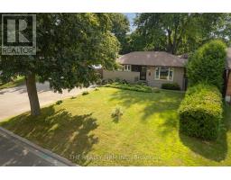 214 MANITOULIN DRIVE - 32