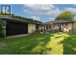 214 MANITOULIN DRIVE - 34