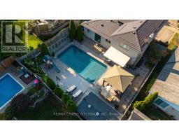 144 SPRINGFIELD CRESCENT - 43