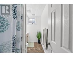 78 DUDLEY CRESCENT - 32