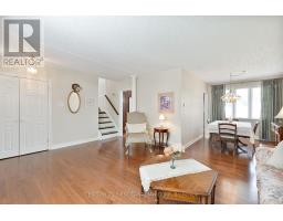 135 DOWNING CRESCENT - 12