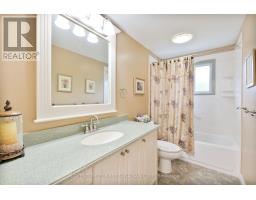 135 DOWNING CRESCENT - 24