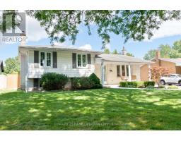 135 DOWNING CRESCENT - 3