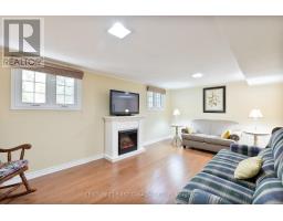 135 DOWNING CRESCENT - 32