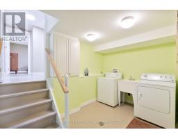 135 DOWNING CRESCENT - 34