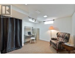 135 DOWNING CRESCENT - 35