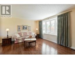 135 DOWNING CRESCENT - 8