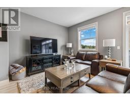 15 - 1040 CORONATION DRIVE - 11