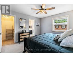 15 - 1040 CORONATION DRIVE - 31