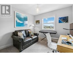 15 - 1040 CORONATION DRIVE - 38