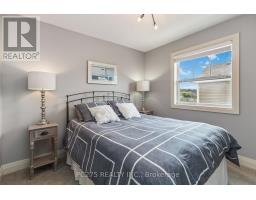15 - 1040 CORONATION DRIVE - 39