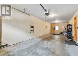 15 - 1040 CORONATION DRIVE - 41