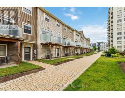 15 - 1040 CORONATION DRIVE - 42