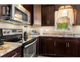 12 - 1 VINEDEN DRIVE - 15