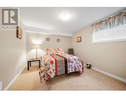 12 - 1 VINEDEN DRIVE - 32