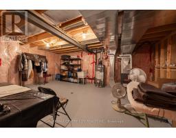 12 - 1 VINEDEN DRIVE - 34